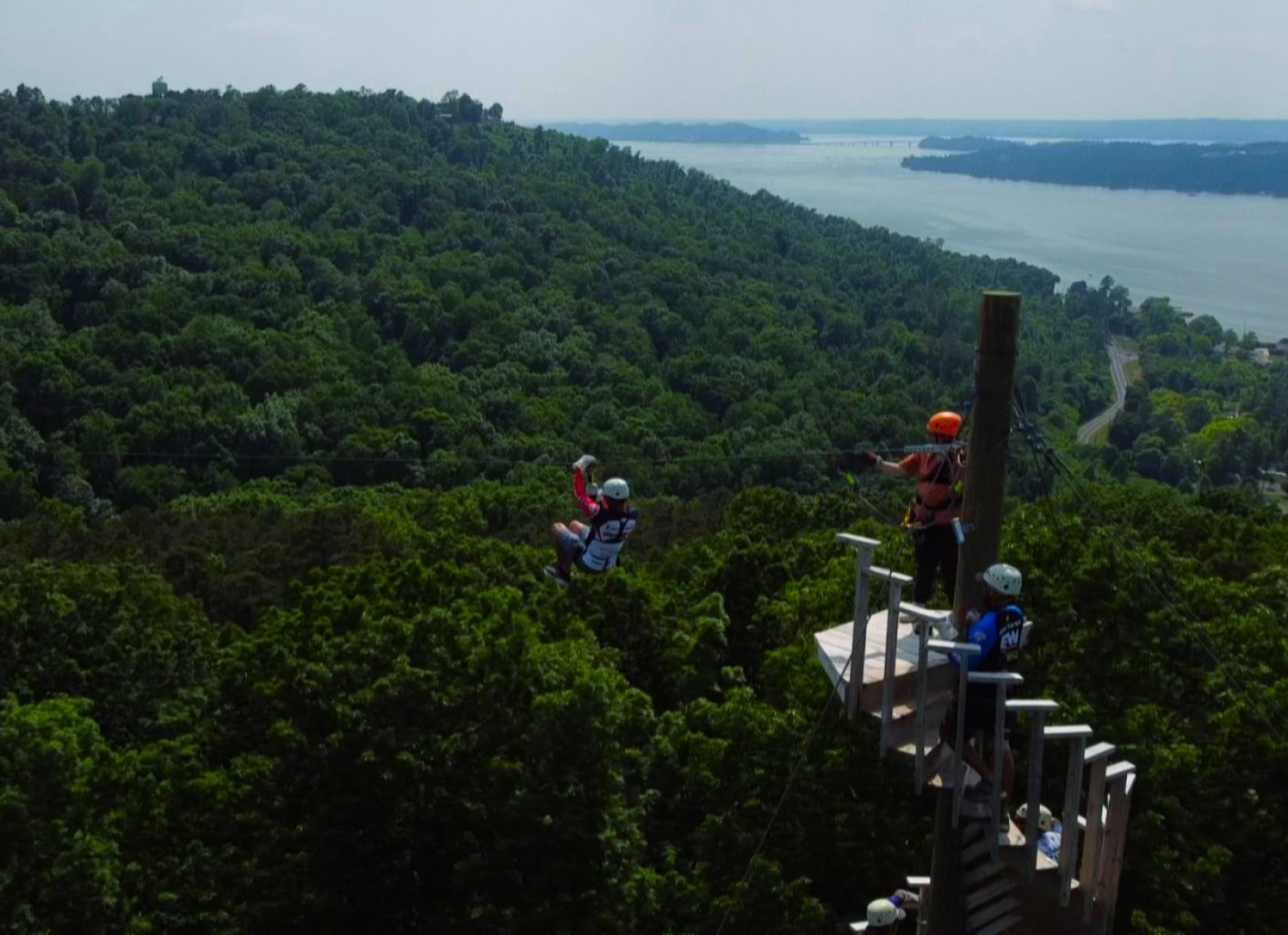 ziplining at screaming eagle aerial adventure park lake Guntersville